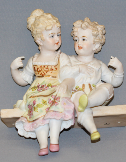 Скульптура «Мальчик с девочкой на качелях» - фото - 2