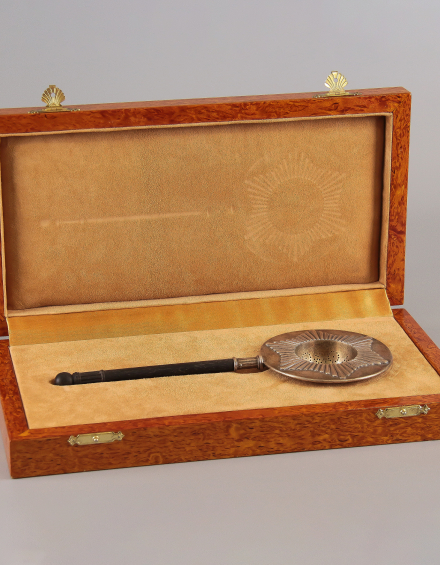 Серебряное ситечко для чая в футляре. Фирма Фаберже - фото - 5