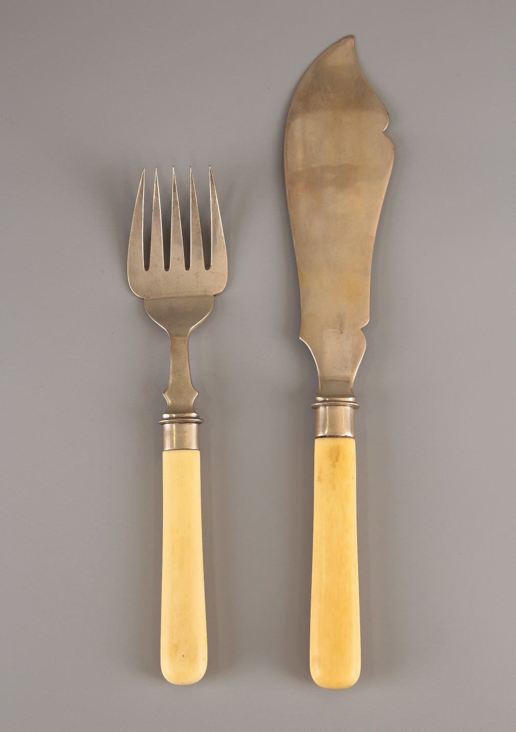 Набор серебряный сервировочный для рыбы в футляре. Мастерская Шанкс 120-19