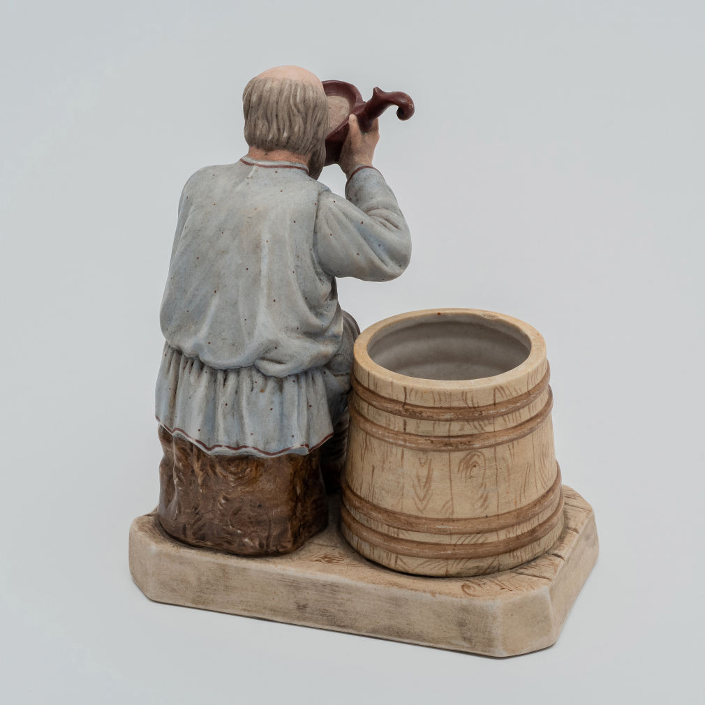 Скульптура «Старик-крестьянин, пьющий воду из ковша» 312-19