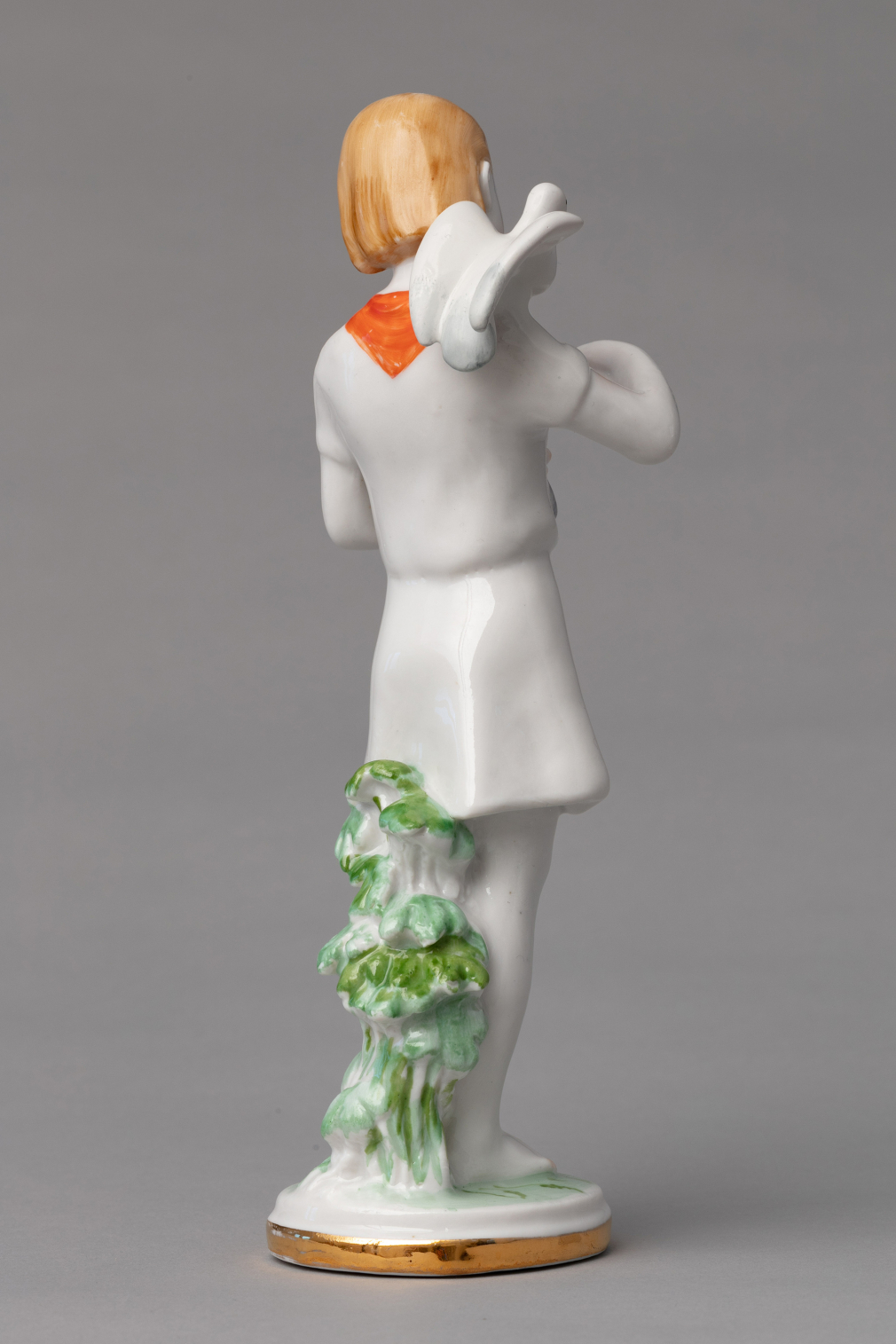 Скульптура Пионерка с голубями из серии "Счастливое детство" 59-21