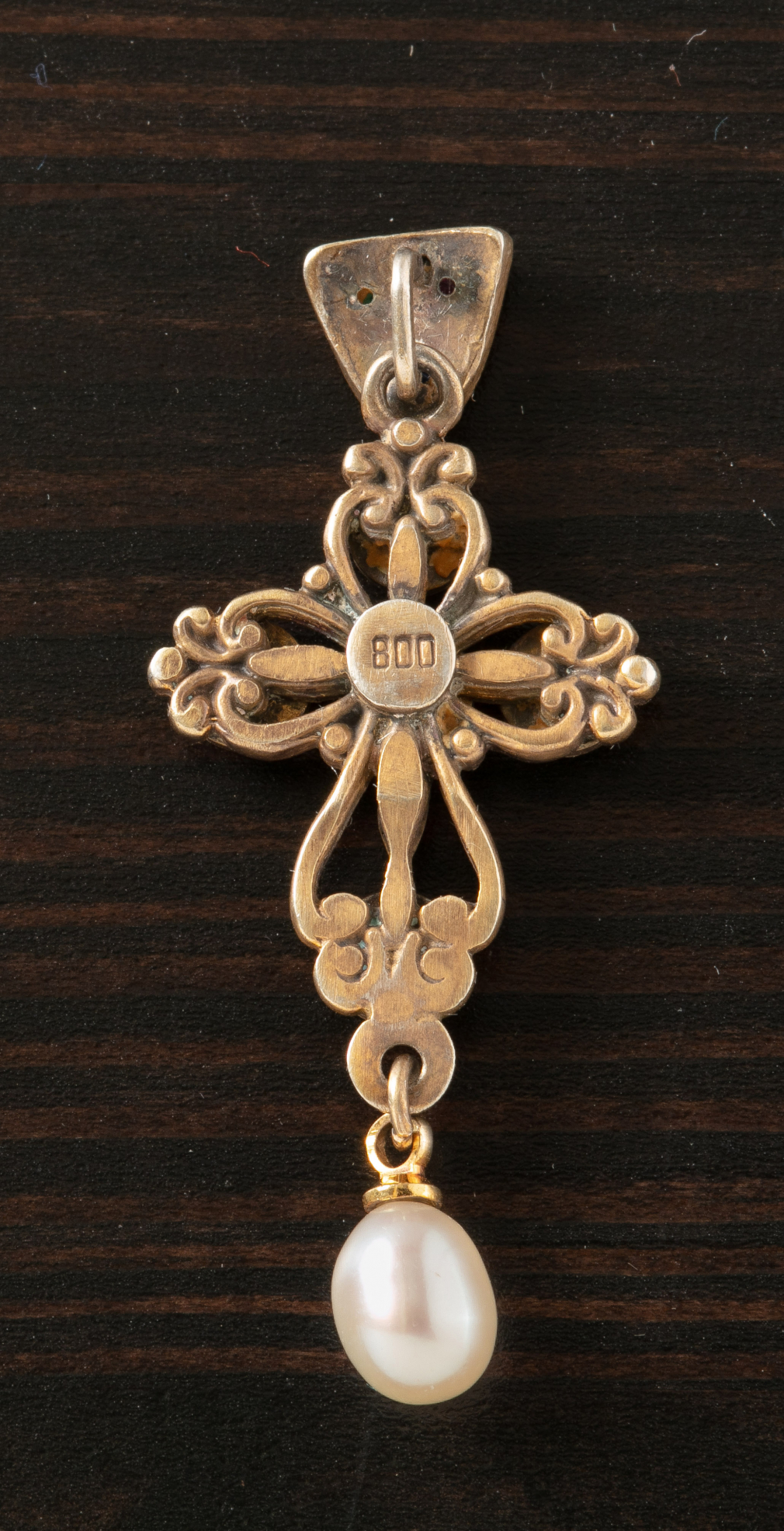 Серебряный крестик с изумрудами, алмазами и жемчугом в футляре 314-21