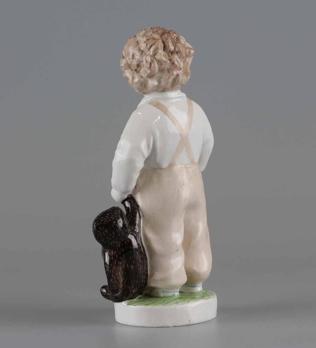 Скульптура Мальчик с медведем 317-22