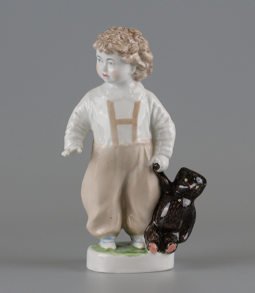 Скульптура Мальчик с медведем 317-22