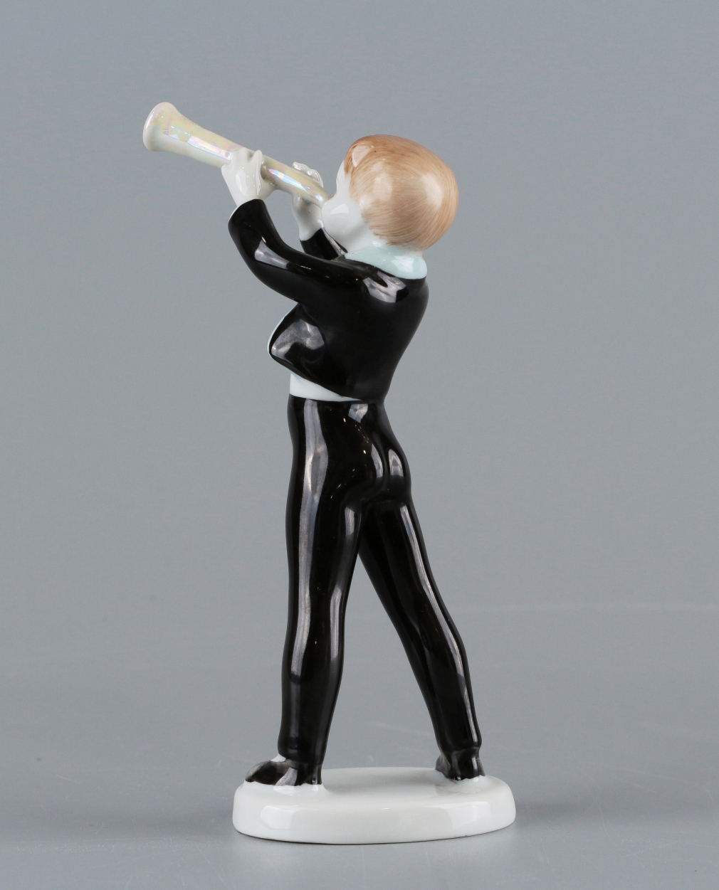 Фарфоровая статуэтка Юный трубач 0041-23