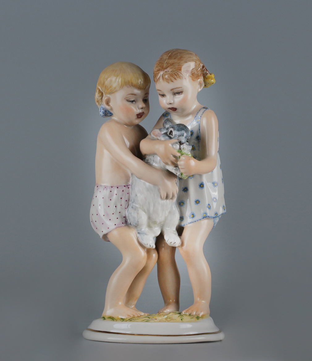 Скульптура Девочки с зайчиком - фото - 3