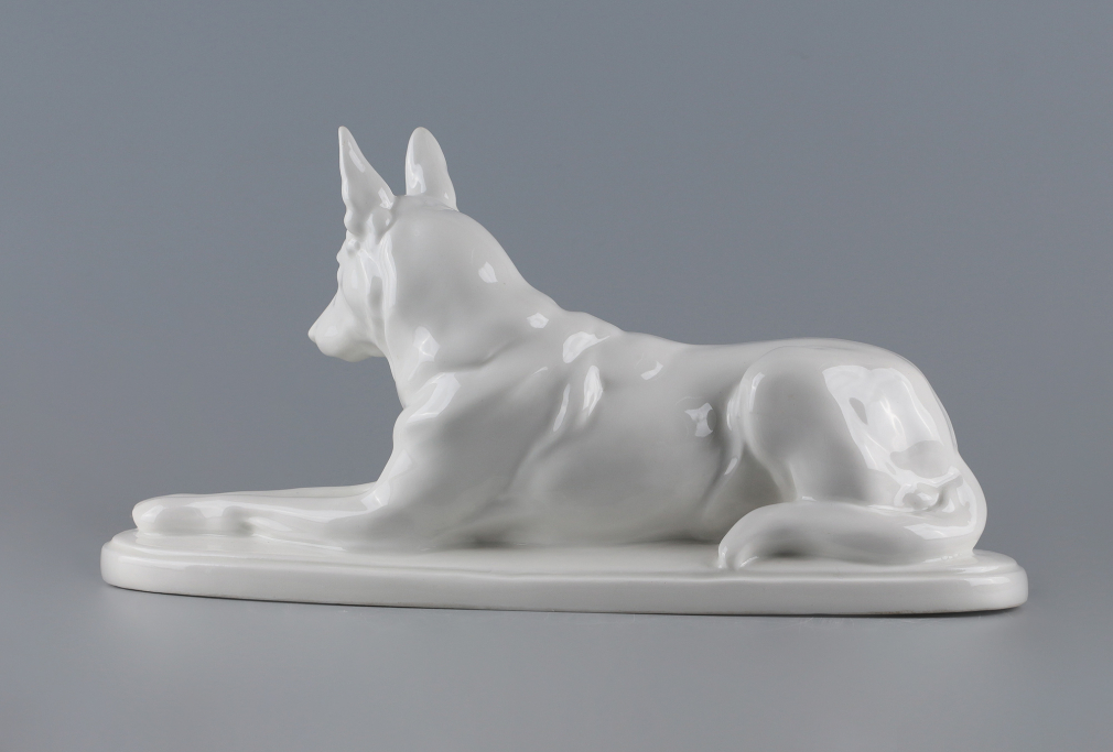 Скульптура Овчарка лежащая 00808