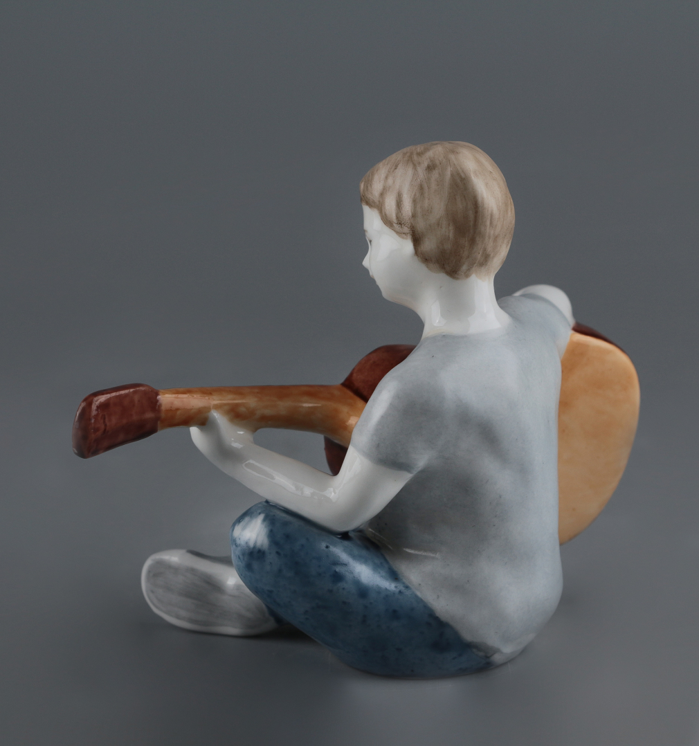 Скульптура Первые аккорды. Иван Бычков 00812