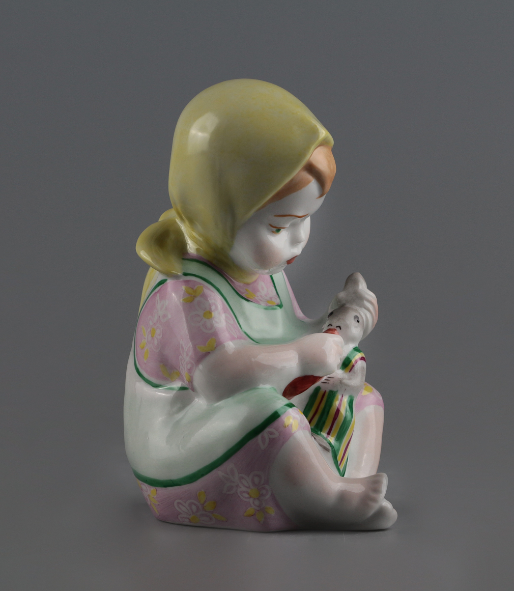 Скульптура Девочка с зайцем 00824