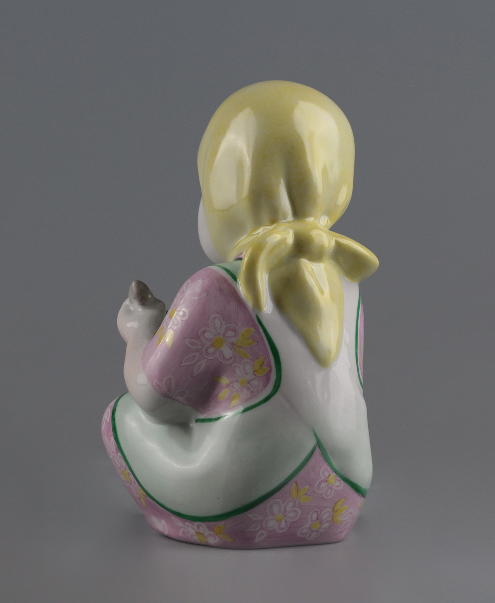 Скульптура Девочка с зайцем 00824