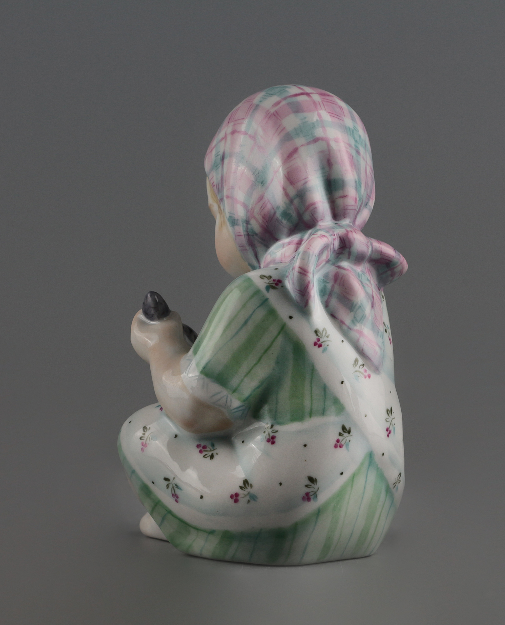 Скульптура Девочка с зайцем 00823