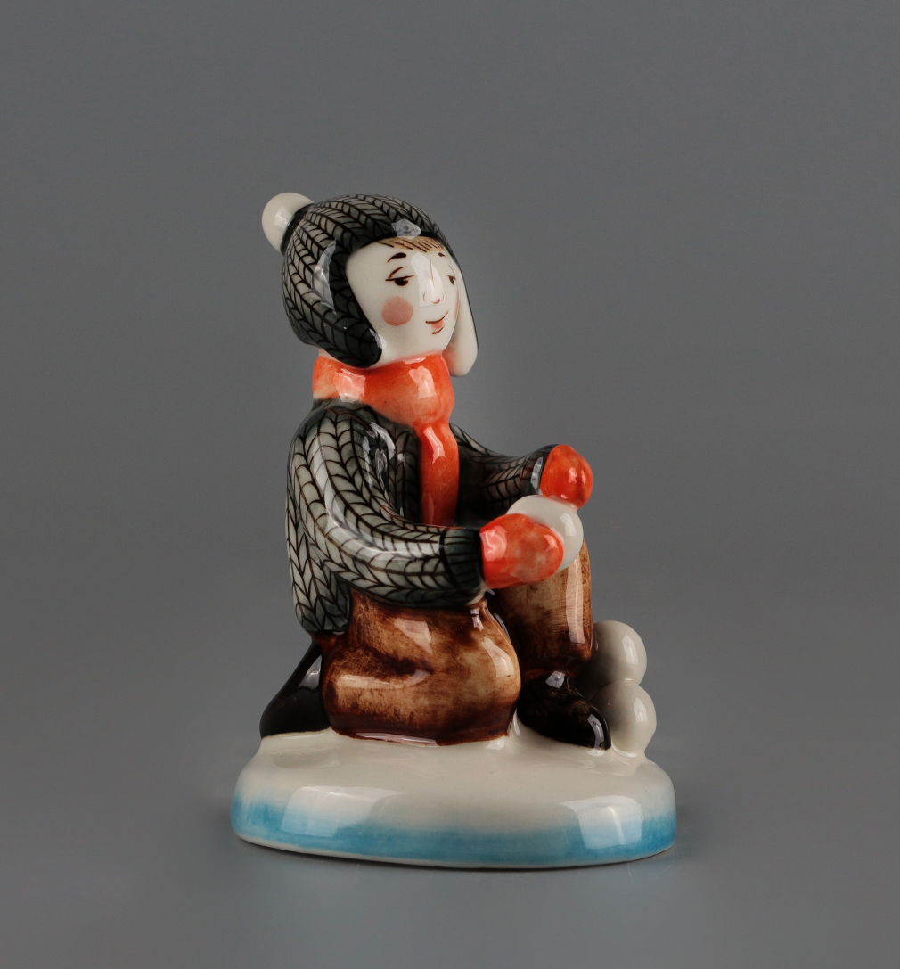 Скульптура Мальчик со снежками 002756