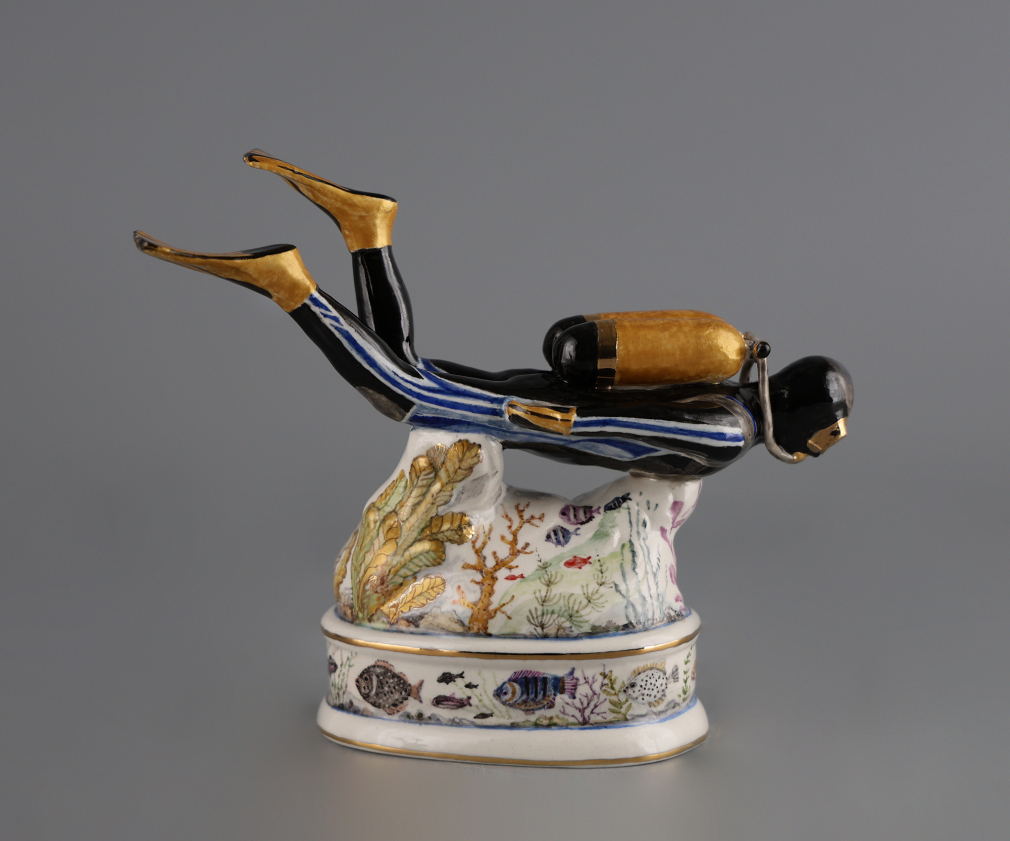 Скульптура Аквалангист с рыбками - фото - 2