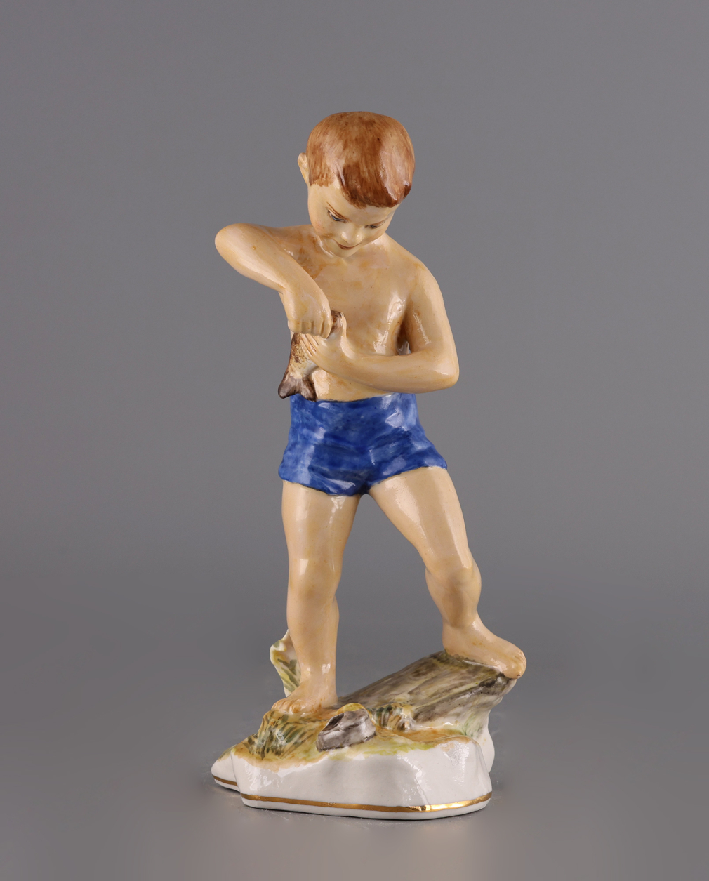 Скульптура Мальчик с рыбкой - фото - 2