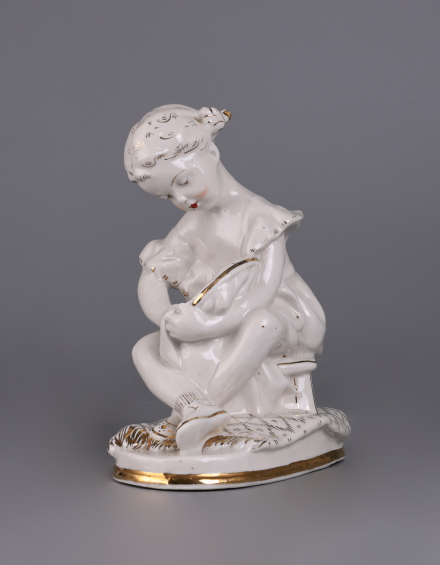 Скульптура Юная вышивальщица - фото - 3