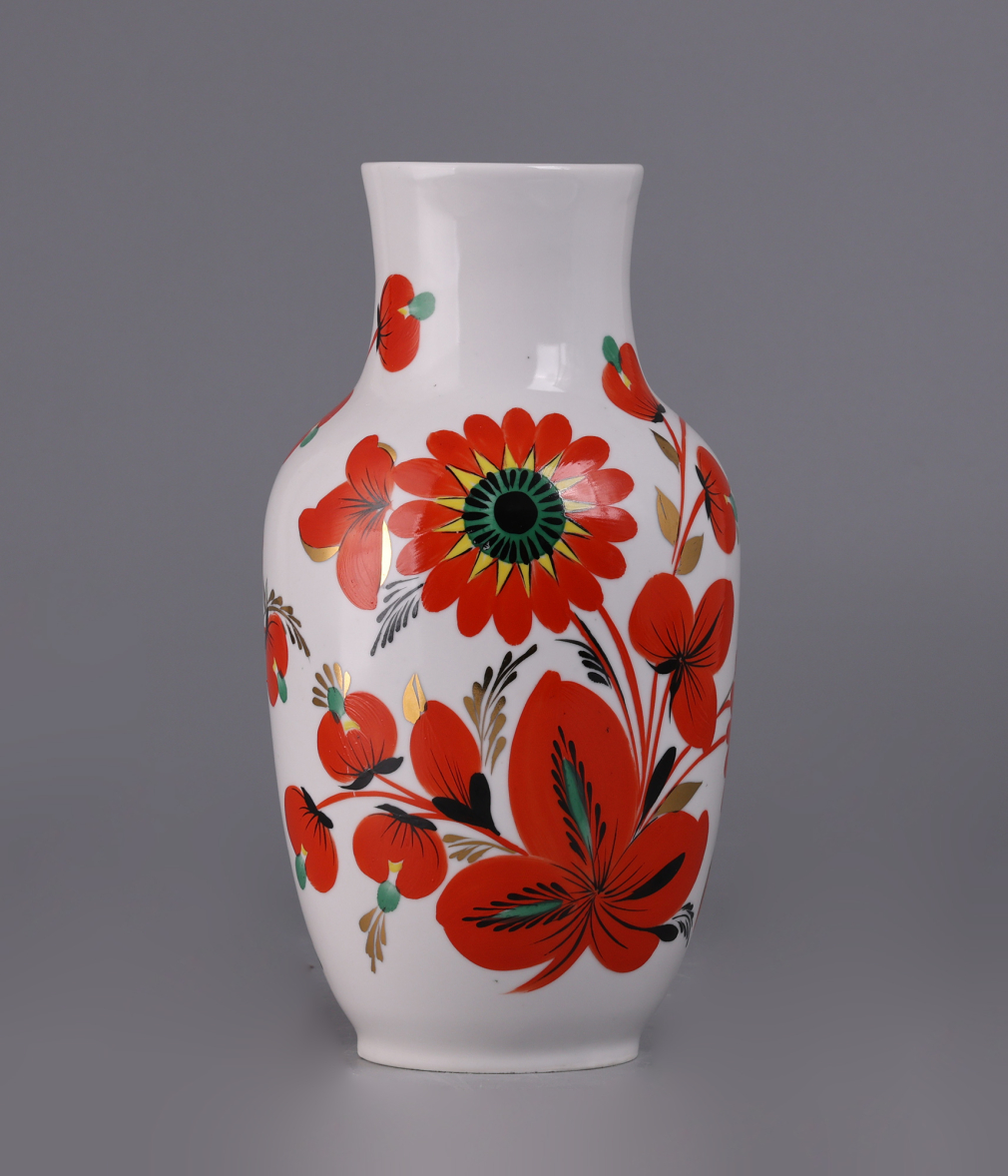 Ваза с красными цветами - фото - 3