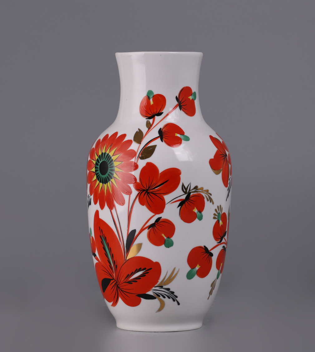 Ваза с красными цветами 0034-26