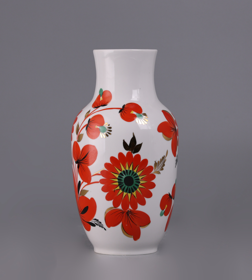 Ваза с красными цветами 0034-26