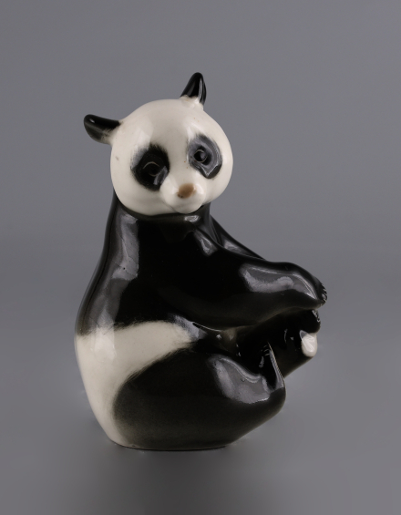 Скульптура Панда сидящая - фото - 2