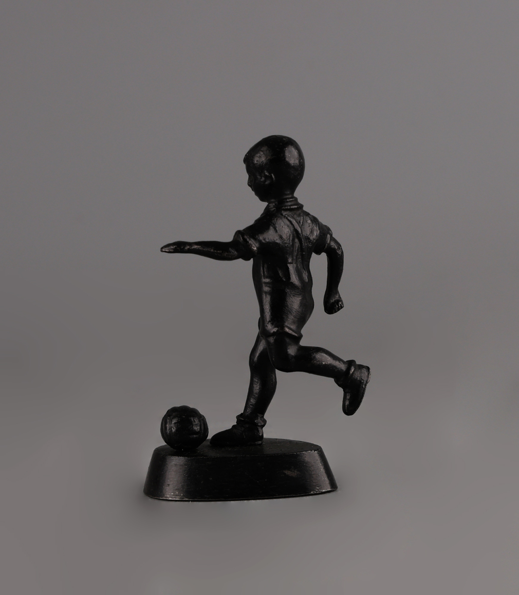 Скульптура Юный футболист 00117-26