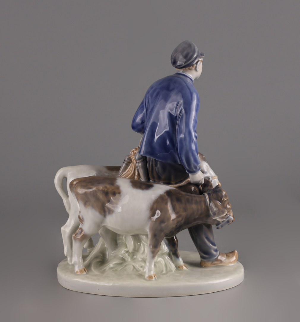 Композиция Крестьянин с двумя телятами Royal Copenhagen Porcelain Factory 30793