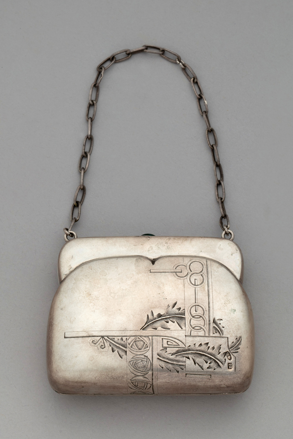 Серебряная дамская сумочка в стиле модерн - фото - 6