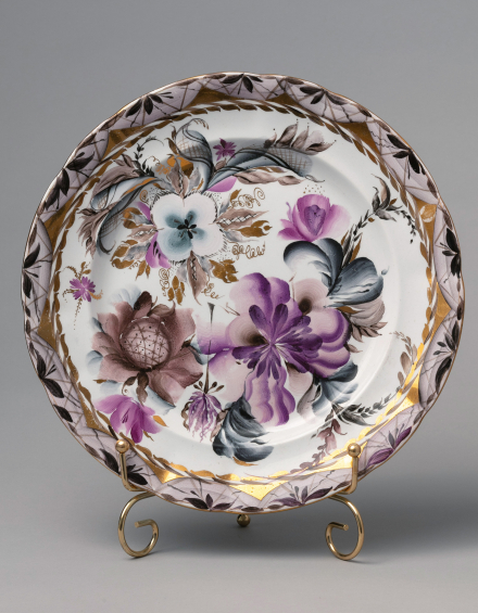 Тарелка декоративная с флоральной росписью - фото - 5